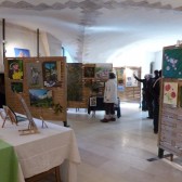 exposition de peintures dans lasalle des gardes du château