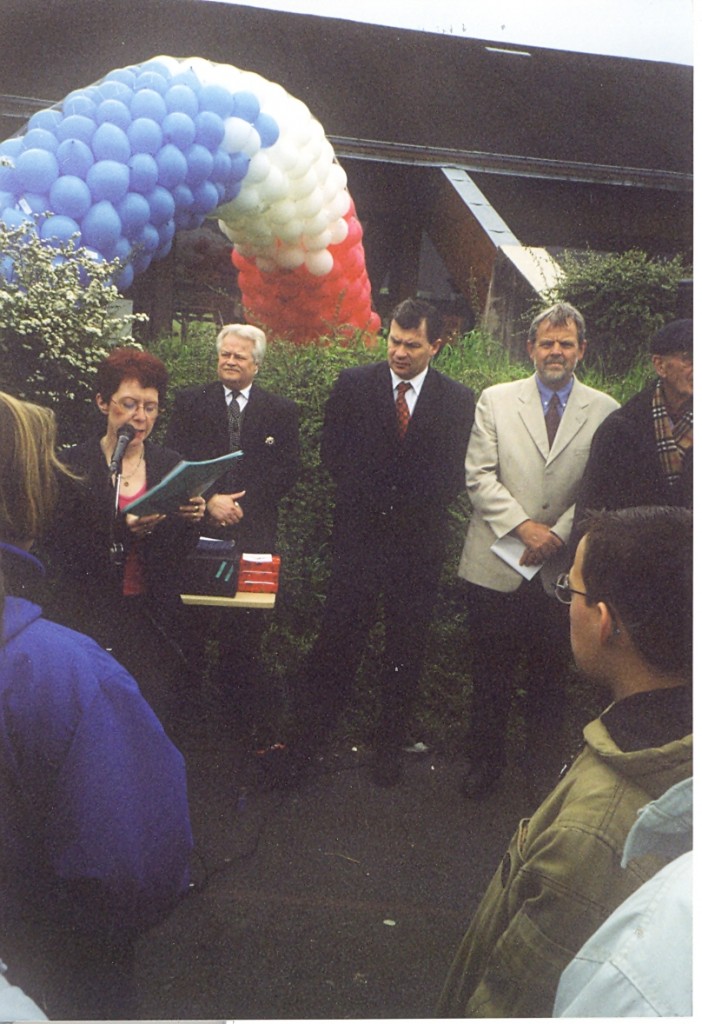 Lâcher de ballons dans la cour du collège en 2001