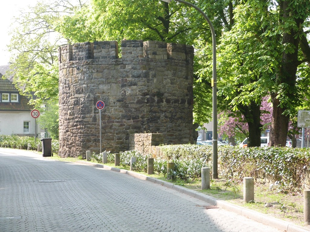 Une tour, reste des remparts qui ont été démontés après la guerre de Trente Ans.
