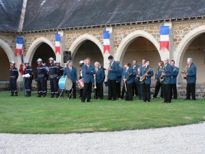 la musique municipale de Dormans aux cérémonies du 18 juin au Mémorial