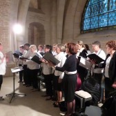 La chorale paroissiale dans la crypte du Mémorial le 18 juin 2015