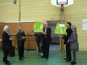 le Burgermeister de Dorsten reçoit des verres à Champagne