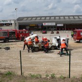 Centre de Secours de Dormans, journée porte ouverte du 12 juin 2010, découpage du toit de la voiture