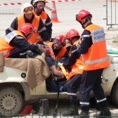 Centre de Secours de Dormans, journée porte ouverte du 12 juin 2010, les pompiers s’affairent autour du 