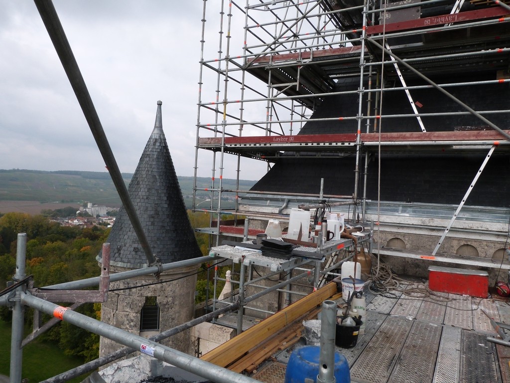Le chantier de couverture du mémorial de Dormans est sur plusieurs niveaux