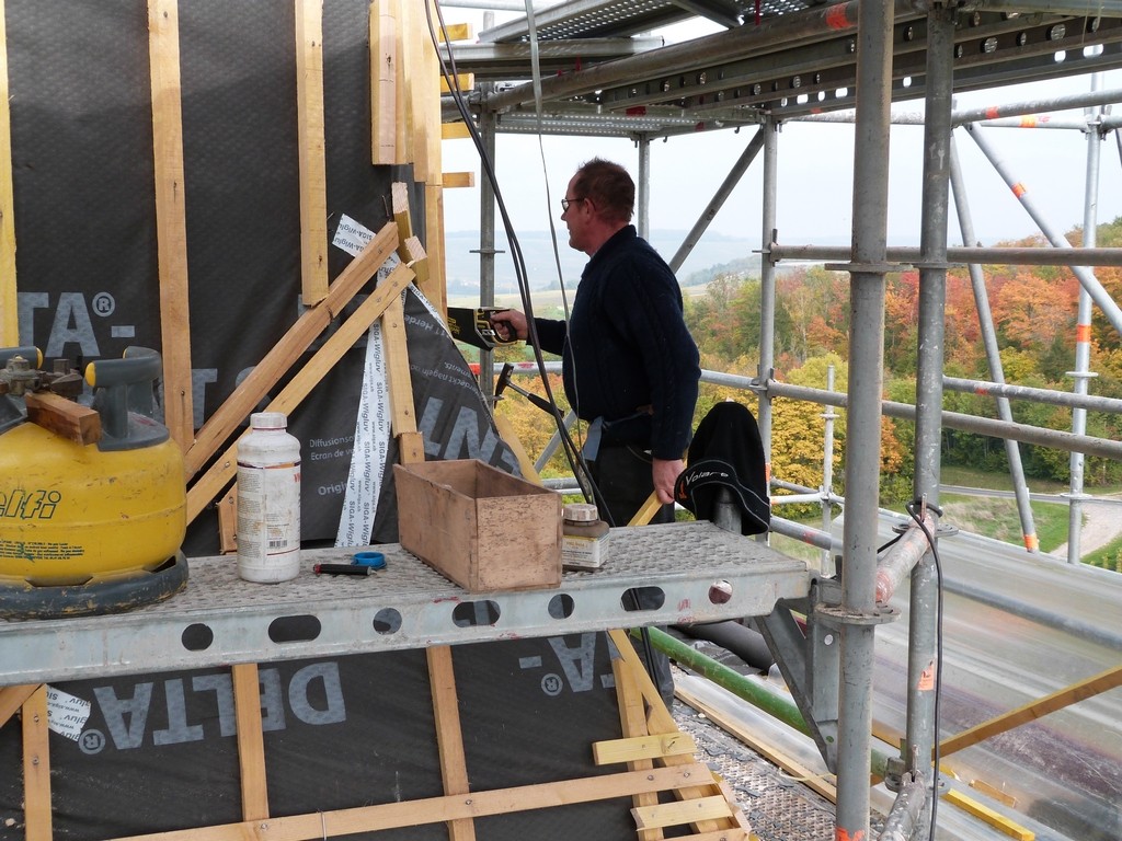 La pose des liteaux en bois