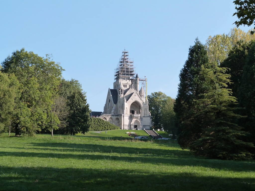 Le sommet du Mémorial de Dormans en travaux