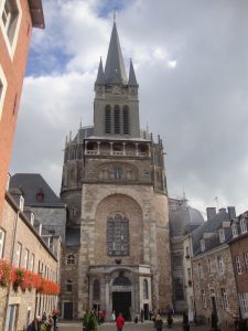 la cathédrale d'Aix-la-Chapelle