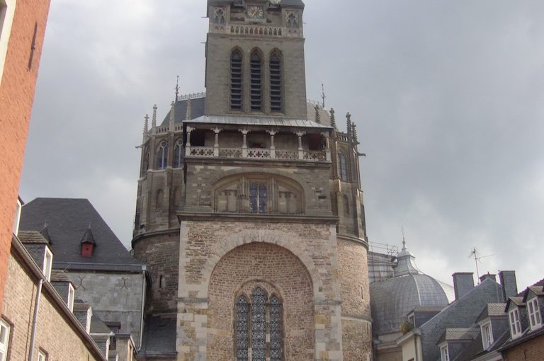 la cathédrale d'Aix-la-Chapelle