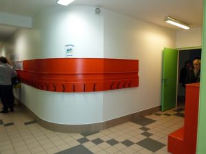 Le couloir réaménagé dans l'école des Erables à Dormans