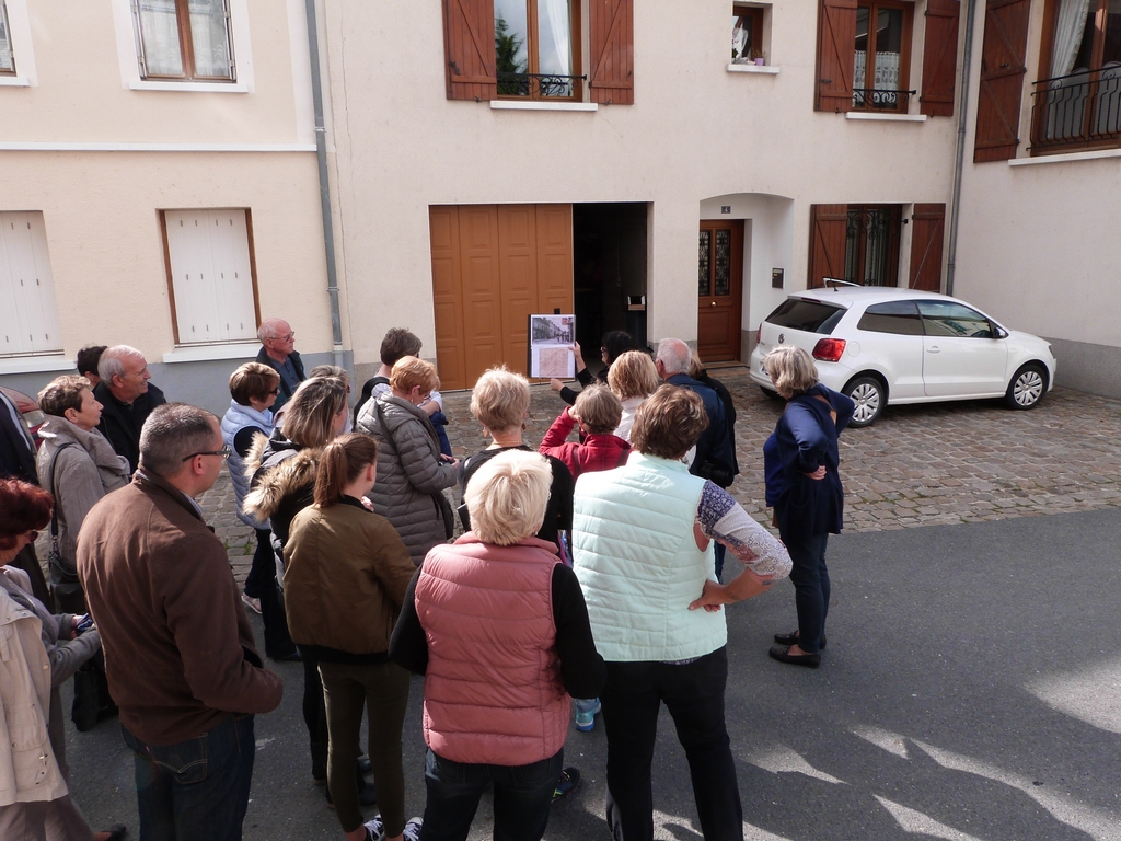Devant l'emplacement de l'ancienne école de garçons, lors des Journées Européennes du patrimoine à Dormans