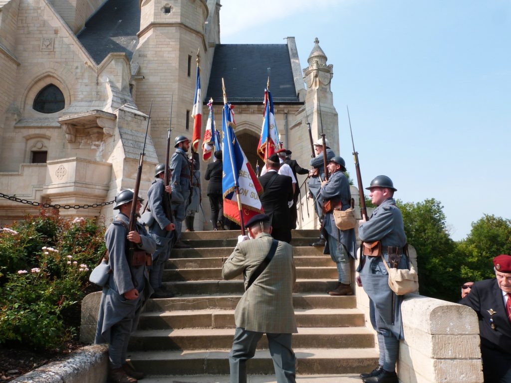 les "poilus" accueillent les personnalités