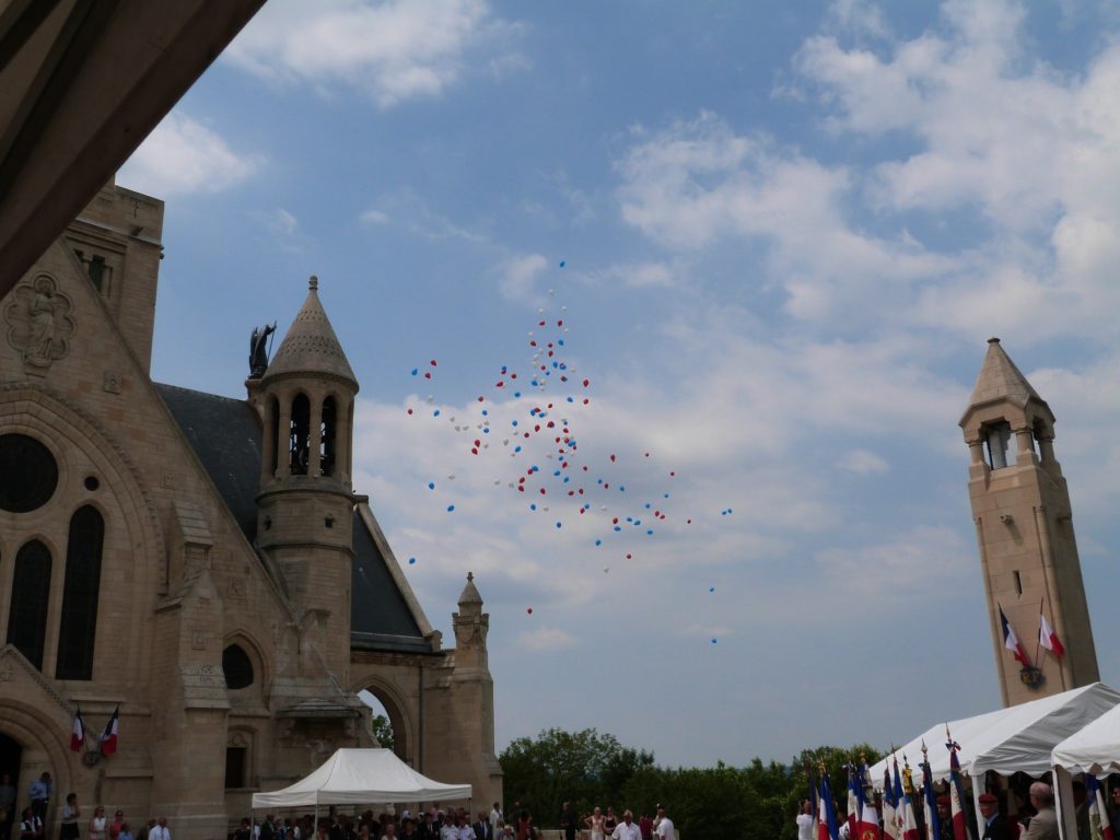 Envol de ballons aux couleurs de la France : 8 juillet 2018 Mémorial de Dormans
