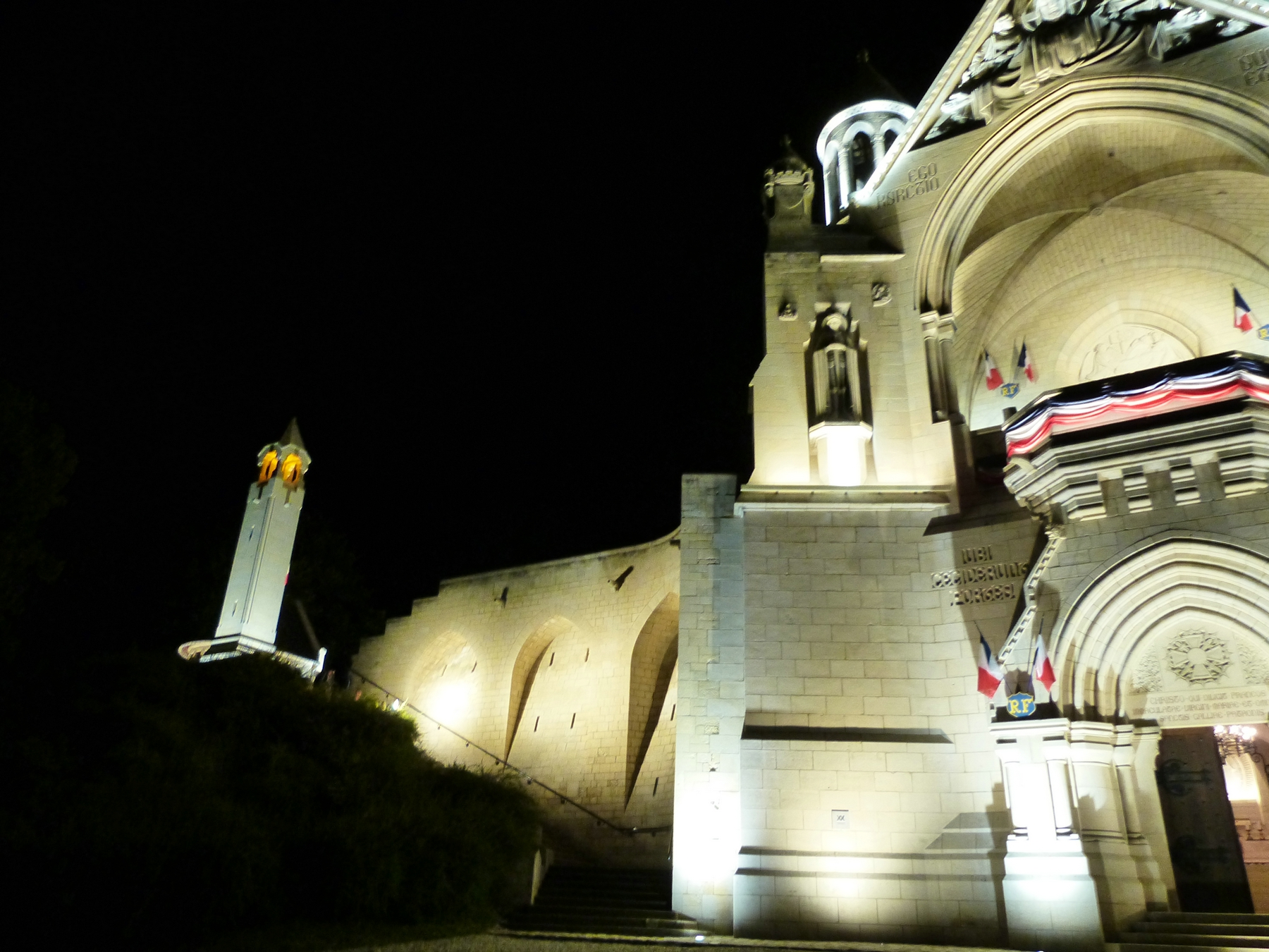 L'escalier du Mémorial de Dormans avec son nouvel éclairage