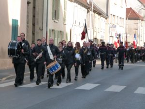 La musique municipale en tête du défilé du 11 novembre 2022 à Dormans