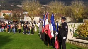 Vue d'ensemble au cimetière militaire le 11 novembre 2022