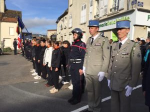 La délégation du 5e régiment de dragons au monument aux morts de Dormans le 11 novembre 2022